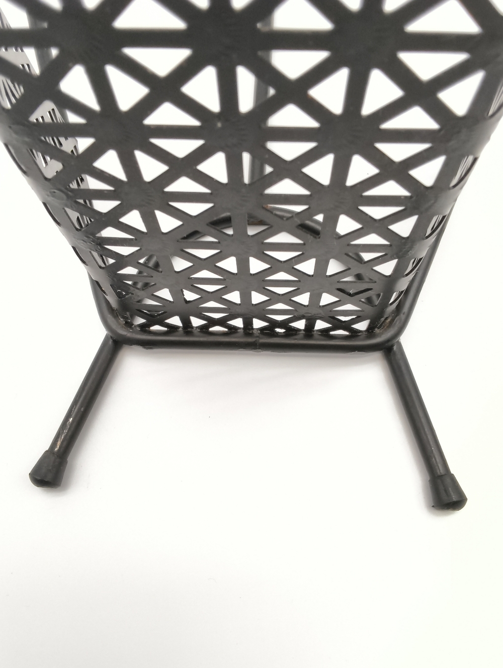Vintage Mid-Century Modern Black Iron Maple Leaf Magazine Rack - Picture 13 of 14